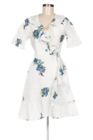 Φόρεμα Just Female, Μέγεθος XS, Χρώμα Λευκό, Τιμή 40,59 €