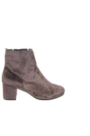 Botine de damă H&M, Mărime 38, Culoare Maro, Preț 157,99 Lei