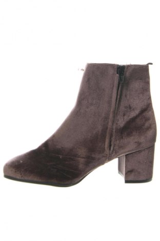 Botine de damă H&M, Mărime 38, Culoare Maro, Preț 73,99 Lei