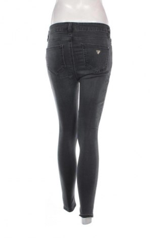 Damskie jeansy Guess, Rozmiar S, Kolor Szary, Cena 120,99 zł