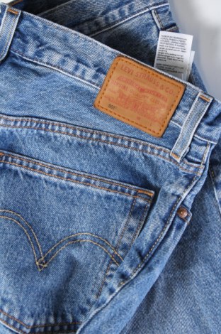 Дамски дънки Levi's, Размер M, Цвят Син, Цена 75,49 лв.