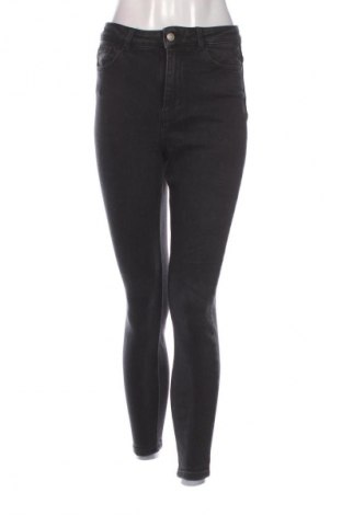 Damen Jeans Pieces, Größe M, Farbe Grau, Preis 23,99 €