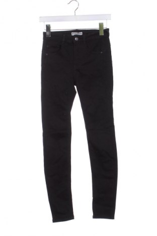 Dámske džínsy  Pull&Bear, Veľkosť XS, Farba Čierna, Cena  8,95 €