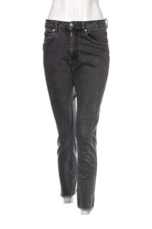 Damskie jeansy Pull&Bear, Rozmiar M, Kolor Czarny, Cena 43,99 zł