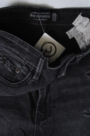 Damskie jeansy Stradivarius, Rozmiar S, Kolor Szary, Cena 92,99 zł