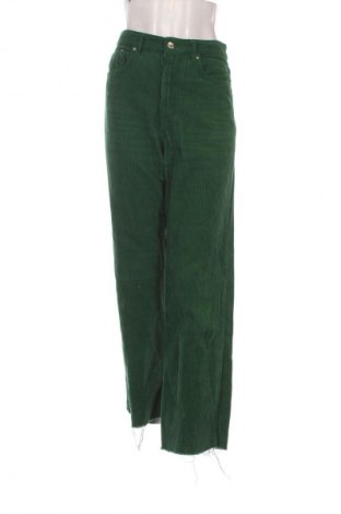 Damen Cordhose Stradivarius, Größe S, Farbe Grün, Preis € 22,38