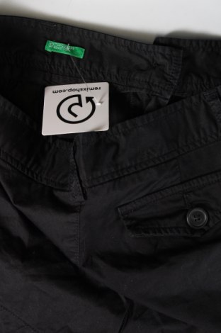 Pantaloni scurți de femei United Colors Of Benetton, Mărime M, Culoare Negru, Preț 111,99 Lei