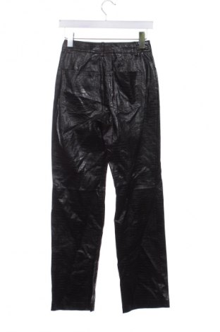 Pantaloni de femei Stradivarius, Mărime XXS, Culoare Negru, Preț 48,99 Lei