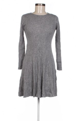 Kleid, Größe M, Farbe Grau, Preis € 8,99