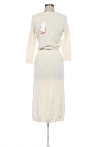 Rochie Hugo Boss, Mărime XS, Culoare Ecru, Preț 1.191,99 Lei