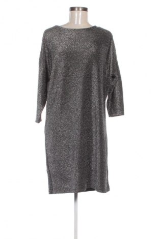 Kleid Saint Tropez, Größe M, Farbe Silber, Preis 33,99 €