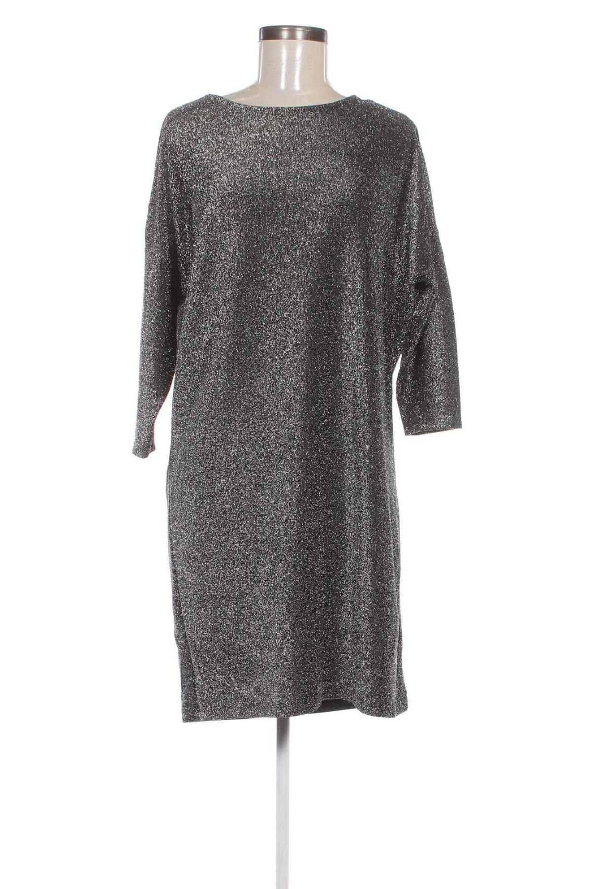 Kleid Saint Tropez, Größe M, Farbe Silber, Preis 15,99 €