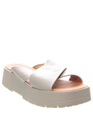 Чехли Aada Studios, Размер 39, Цвят Екрю, Цена 127,99 лв.