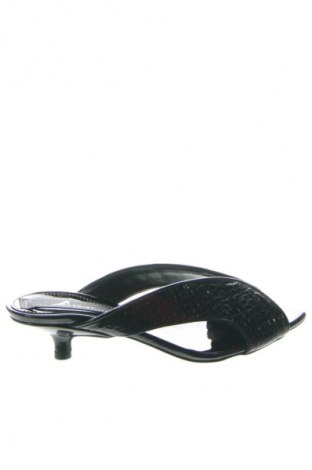 Чехли Skobien, Размер 37, Цвят Черен, Цена 93,99 лв.