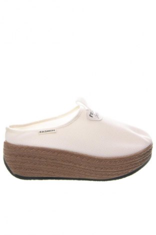 Чехли Unbranded, Размер 38, Цвят Бял, Цена 50,83 лв.