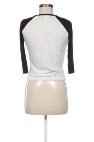 Дамска блуза Bershka, Размер XS, Цвят Многоцветен, Цена 19,00 лв.