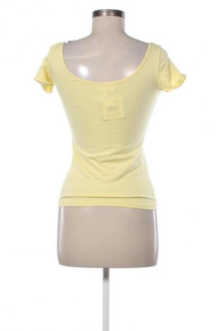 Dámská halenka Bershka, Velikost L, Barva Žlutá, Cena  241,00 Kč