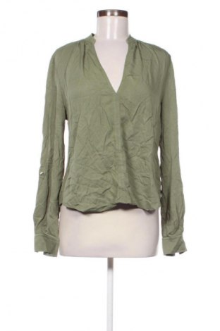 Damen Shirt Guess, Größe M, Farbe Grün, Preis 21,99 €