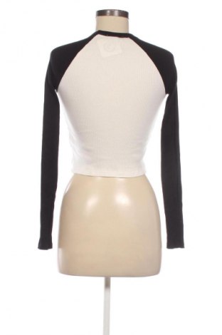 Дамска блуза Pull&Bear, Размер S, Цвят Многоцветен, Цена 19,00 лв.