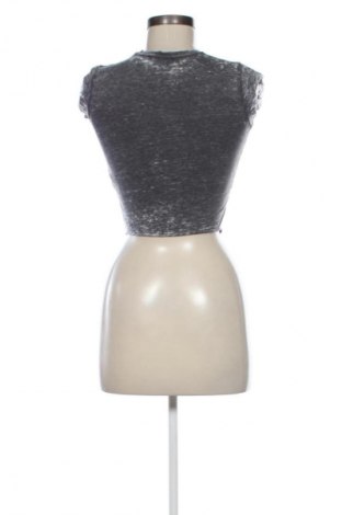 Дамска тениска Bershka, Размер XS, Цвят Многоцветен, Цена 17,60 лв.