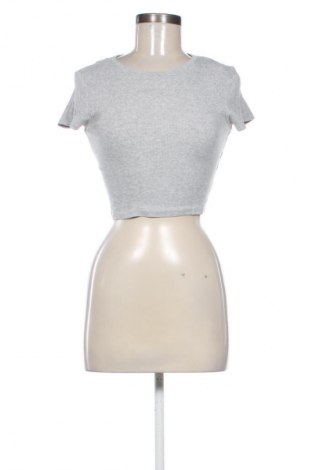 Γυναικείο t-shirt FSBN Sister, Μέγεθος S, Χρώμα Γκρί, Τιμή 9,00 €