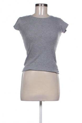 Γυναικείο t-shirt FSBN Sister, Μέγεθος S, Χρώμα Γκρί, Τιμή 8,70 €