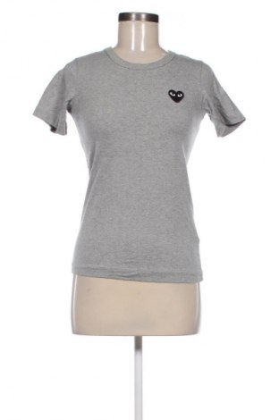 Női póló Comme Des Garçons Play, Méret S, Szín Szürke, Ár 13 600 Ft