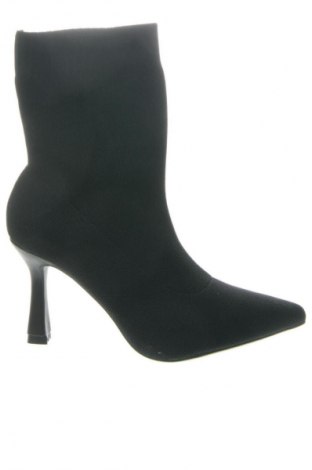 Дамски боти About You, Размер 38, Цвят Черен, Цена 75,99 лв.