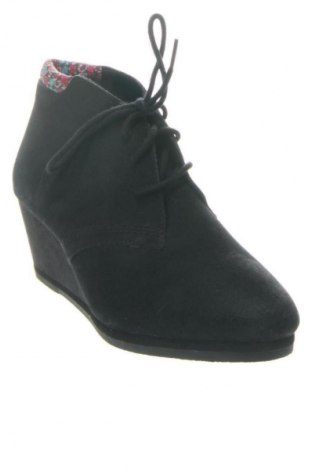 Дамски боти Adidas Neo, Размер 37, Цвят Черен, Цена 314,44 лв.