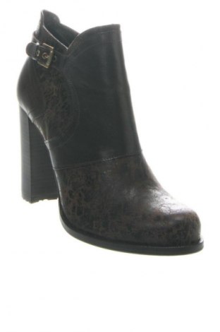 Damen Stiefeletten Bata, Größe 40, Farbe Braun, Preis 87,97 €