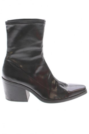 Дамски боти Bershka, Размер 40, Цвят Черен, Цена 60,99 лв.