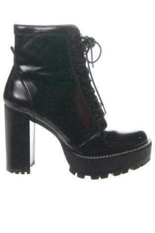 Damen Stiefeletten Bershka, Größe 39, Farbe Schwarz, Preis 32,23 €