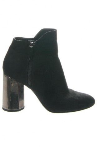 Damen Stiefeletten Bershka, Größe 38, Farbe Schwarz, Preis 19,50 €