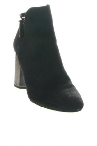 Damen Stiefeletten Bershka, Größe 38, Farbe Schwarz, Preis 19,50 €