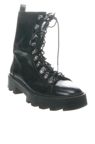 Дамски боти Bershka, Размер 39, Цвят Черен, Цена 101,00 лв.
