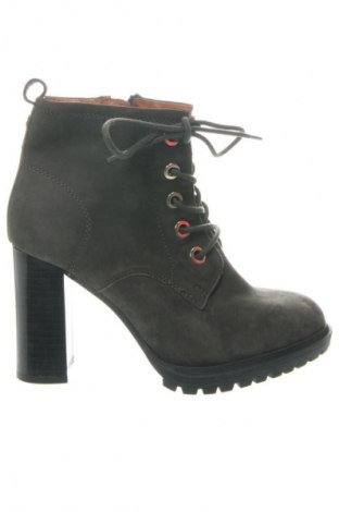 Дамски боти Caprice, Размер 38, Цвят Зелен, Цена 114,00 лв.