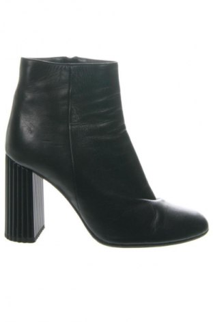 Damskie botki Chantal, Rozmiar 38, Kolor Czarny, Cena 608,87 zł