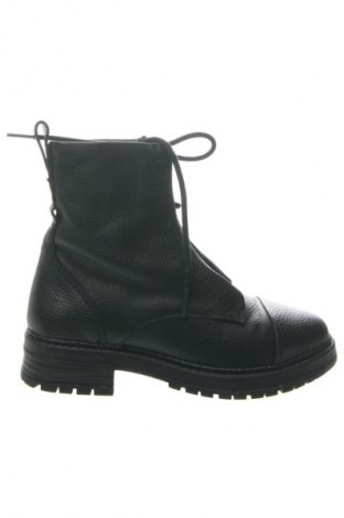 Damskie botki Clarks, Rozmiar 35, Kolor Czarny, Cena 180,16 zł