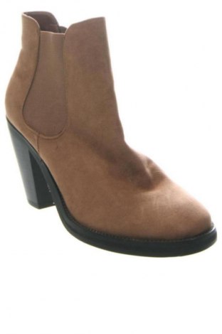 Дамски боти Closer By Chaussea, Размер 38, Цвят Кафяв, Цена 264,86 лв.