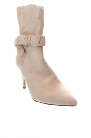 Дамски боти DeeZee, Размер 36, Цвят Бежов, Цена 77,14 лв.