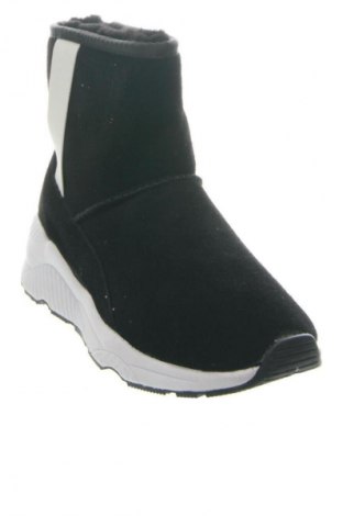 Дамски боти Gooce, Размер 39, Цвят Черен, Цена 174,99 лв.