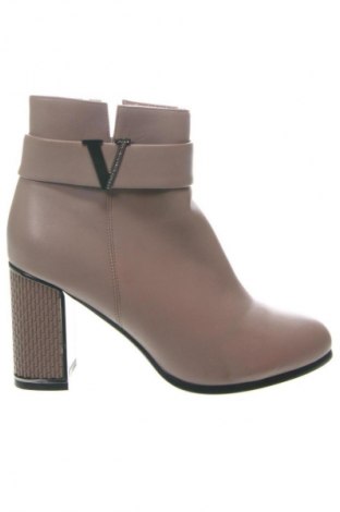 Дамски боти Gotti, Размер 39, Цвят Бежов, Цена 101,00 лв.