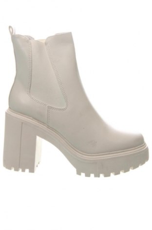 Дамски боти Madden Girl, Размер 39, Цвят Бял, Цена 219,99 лв.