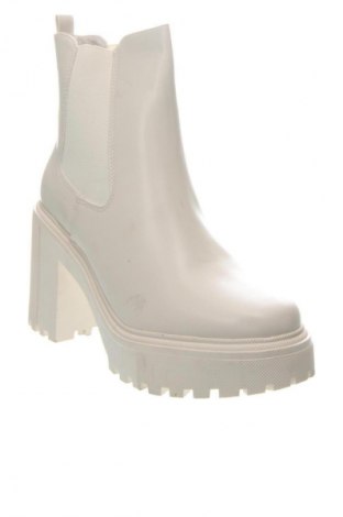 Дамски боти Madden Girl, Размер 39, Цвят Бял, Цена 219,99 лв.
