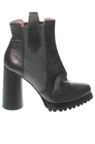 Dámské boty  Max Mara, Velikost 40, Barva Černá, Cena  8 354,00 Kč