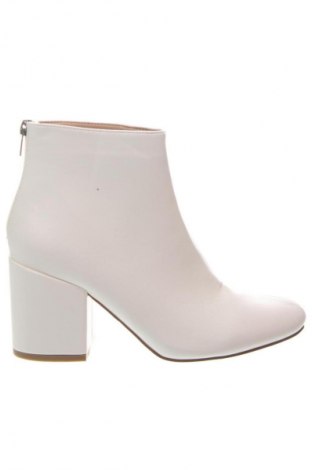 Дамски боти Nasty Gal, Размер 37, Цвят Бял, Цена 118,57 лв.