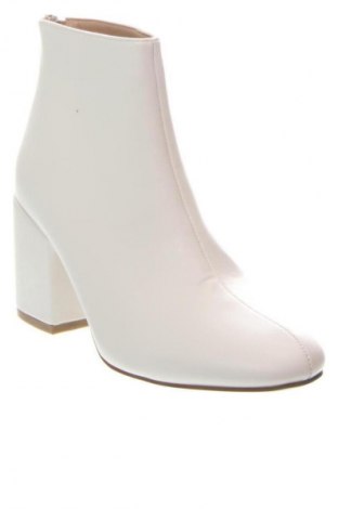 Дамски боти Nasty Gal, Размер 37, Цвят Бял, Цена 118,57 лв.