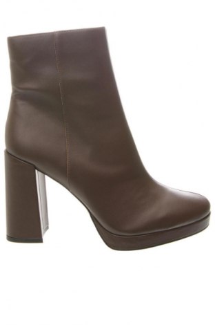 Дамски боти Steve Madden, Размер 44, Цвят Кафяв, Цена 219,99 лв.