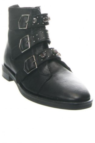 Γυναικεία μποτάκια Stradivarius, Μέγεθος 39, Χρώμα Μαύρο, Τιμή 63,37 €