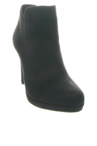 Дамски боти Tamaris, Размер 39, Цвят Черен, Цена 142,99 лв.